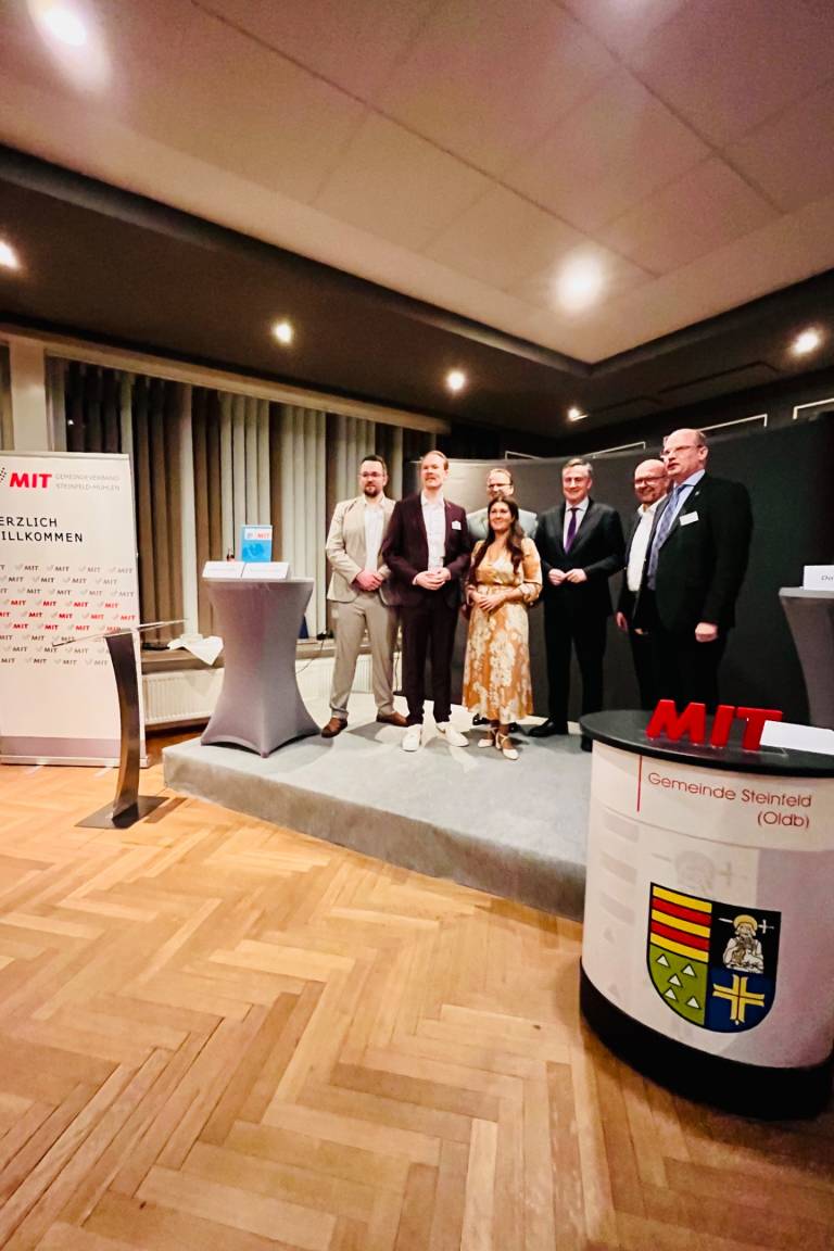 Martin Burwinkel auf dem Podium des 15. MIT-Unternehmerabends Martin Burwinkel auf dem Podium des 15. MIT-Unternehmerabends